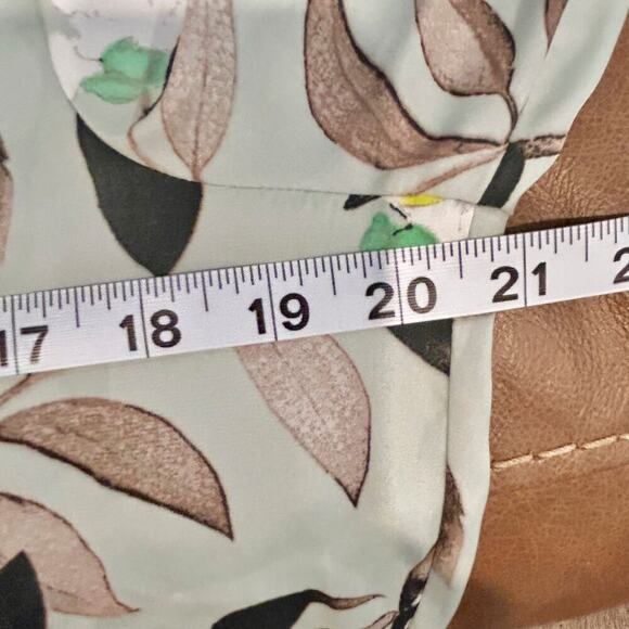 BIRDS Zara Blouse Top Sz Medium Green Long Sleeve V Neck Green - Picture 6 of 8